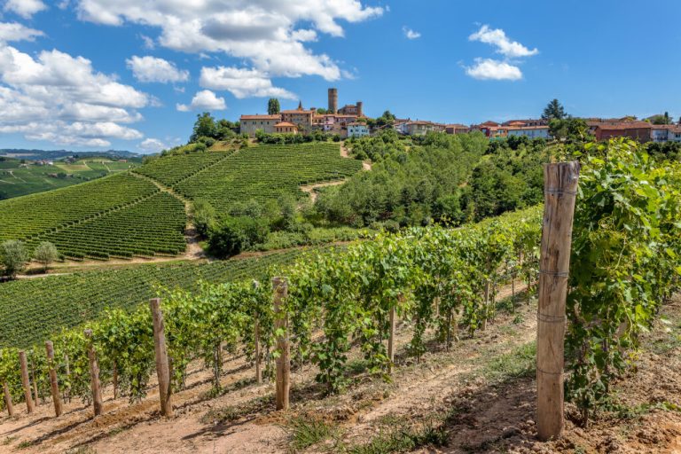 الهجرة للعمل في إيطاليا دليل شامل لسنة 2025